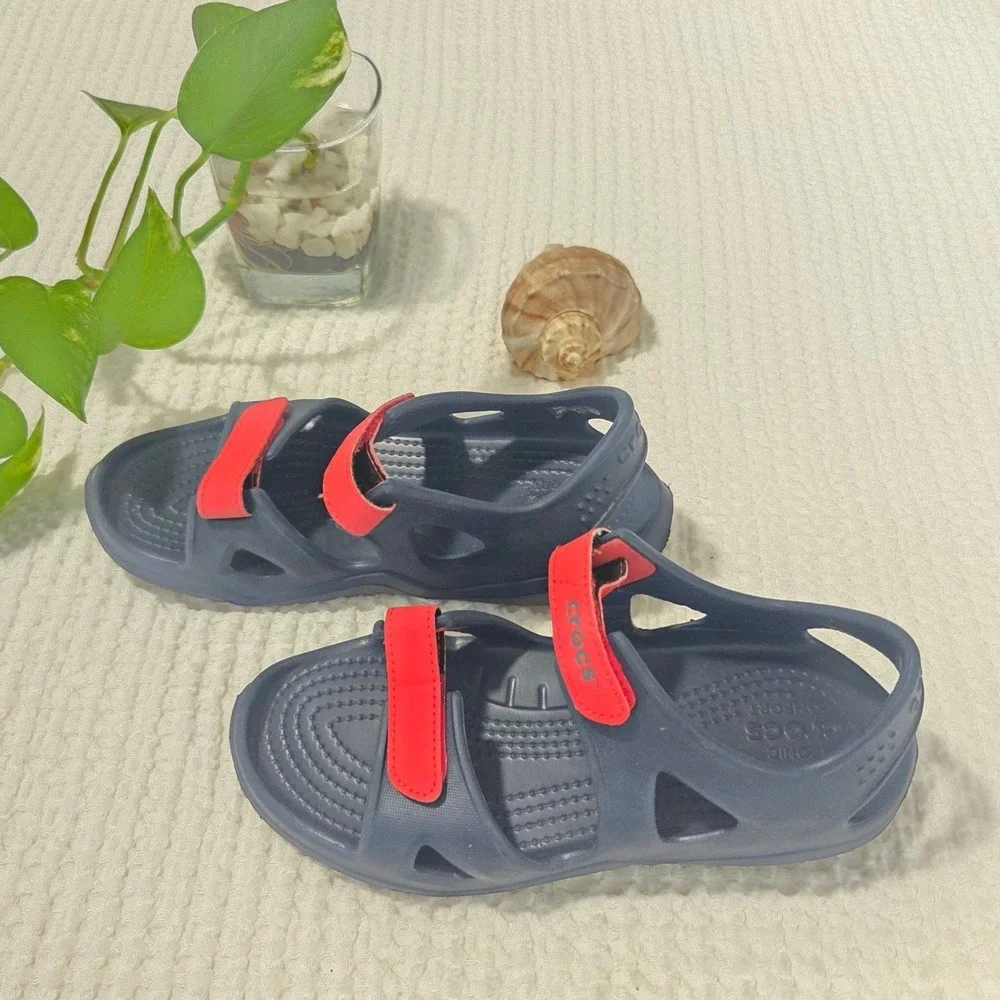 Crocs Swiftwater Sandals Kids Size J2 Navy Blue Red Adjustable Water Shoes
